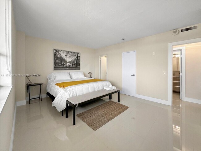 Building Photo - 10185 Collins Ave