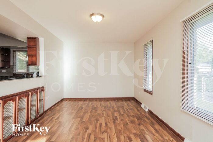 Building Photo - 18519 Carriage Ln