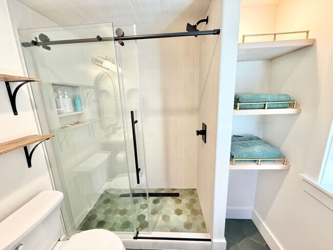 Building Photo - Beautiful Furnished New Construction Calis...