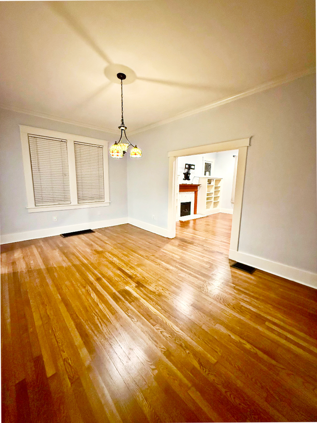Building Photo - Beautifully Updated Historic Home in Midto...