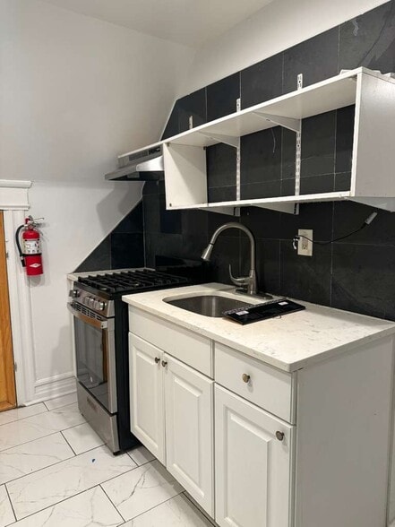 Building Photo - 305 Woodside Ave