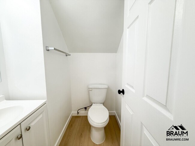 Building Photo - 11228 Huston St