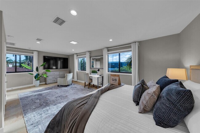 Building Photo - 616 Riviera Isle Dr