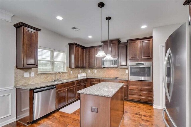 Building Photo - 830 Rollo Domino Cir