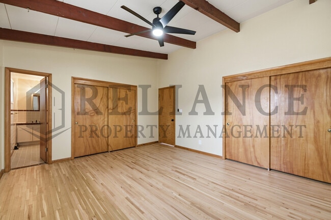 Building Photo - 2541 W Benjamin Dr