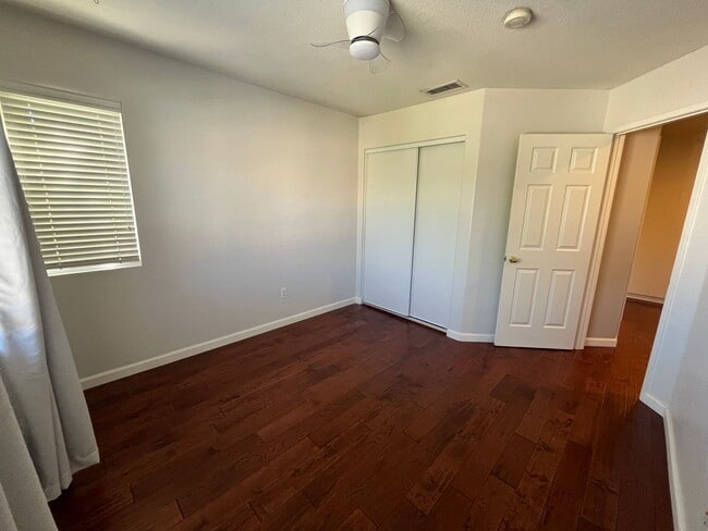 Building Photo - 4 Bedroom Townhome for Rent in Stevenson R...