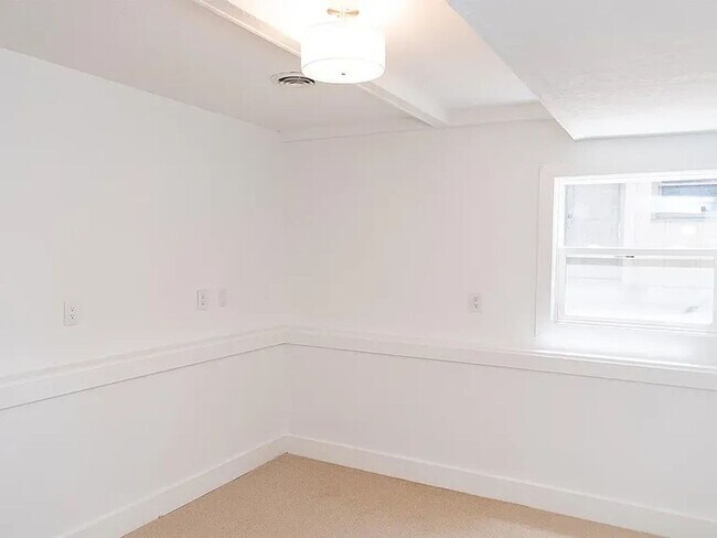Building Photo - Spacious 4-Bedroom / 2-Bath Home in Wichit...
