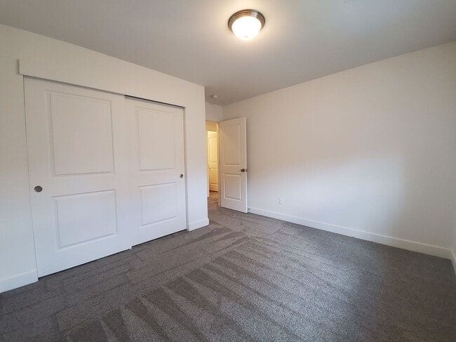 Building Photo - 522 Bedrock Loop