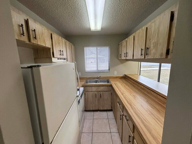 Building Photo - 3844 NW Huntsboro St