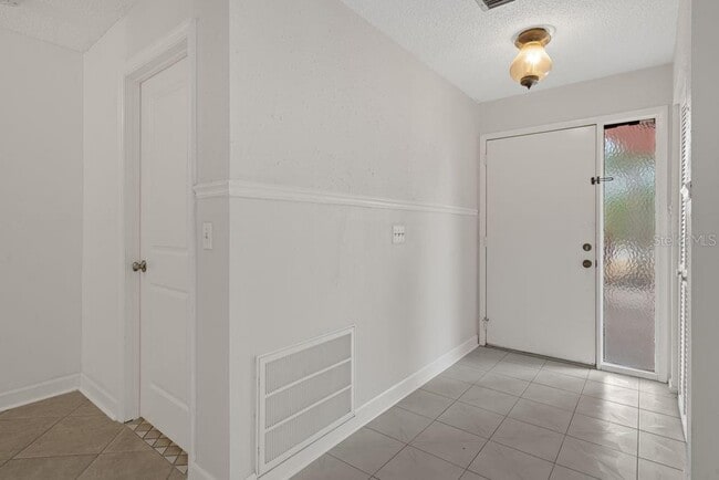 Building Photo - 5524 Gridley Ln