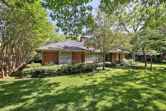 Building Photo - 7204 Meadow Lake Ave