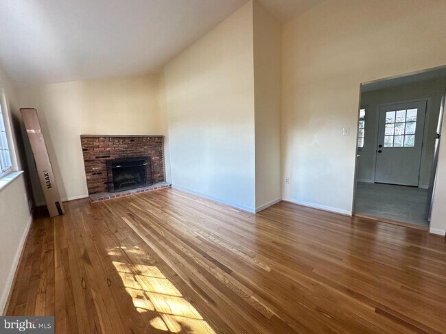 Building Photo - 804 Gregorio Dr