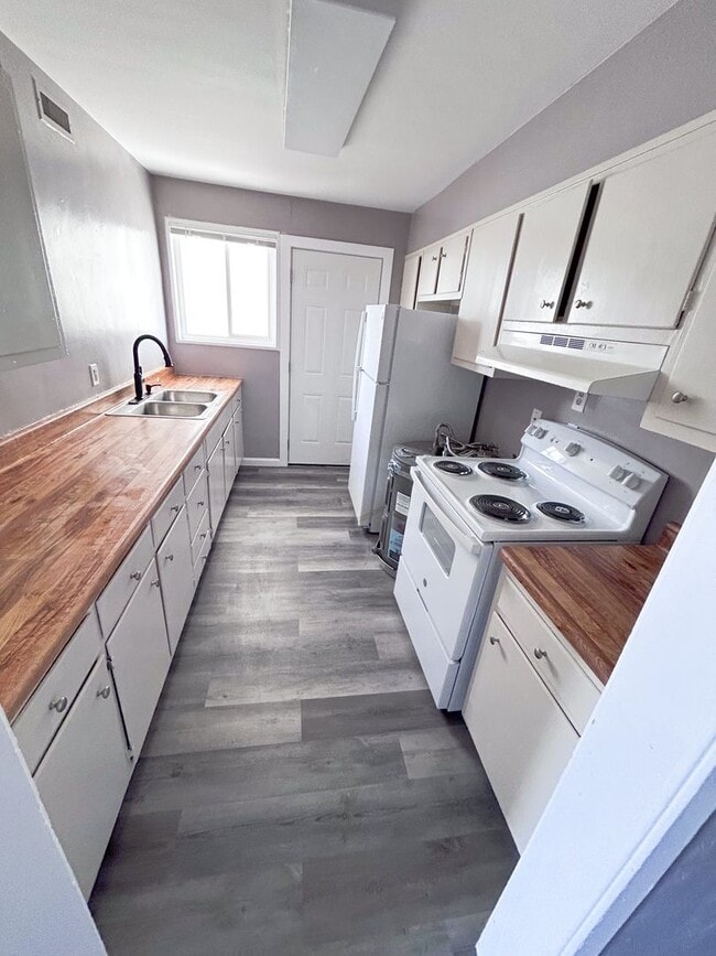 Building Photo - Remodeled 3 bedroom in Stead