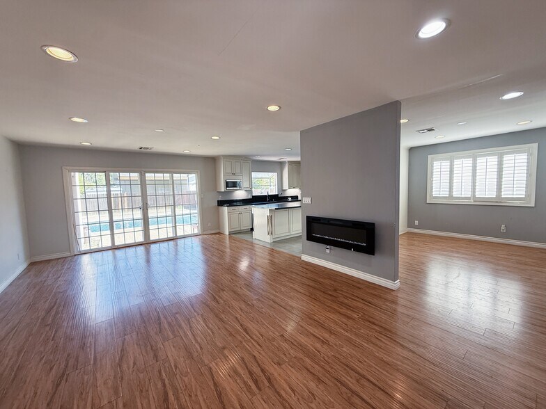 Building Photo - 5932 Cahill Ave