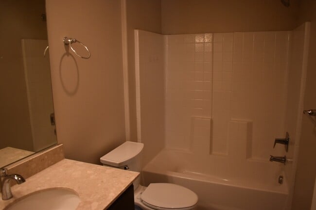 Building Photo - 524 Janell Ct