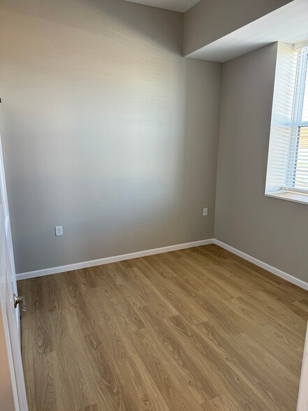 Building Photo - 712 12th St