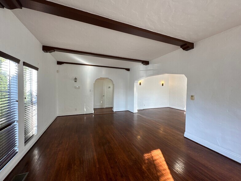 Building Photo - 1600 N Stanley Ave