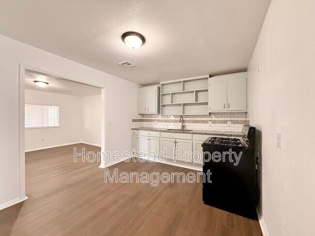 Building Photo - 4101 SE 42nd St