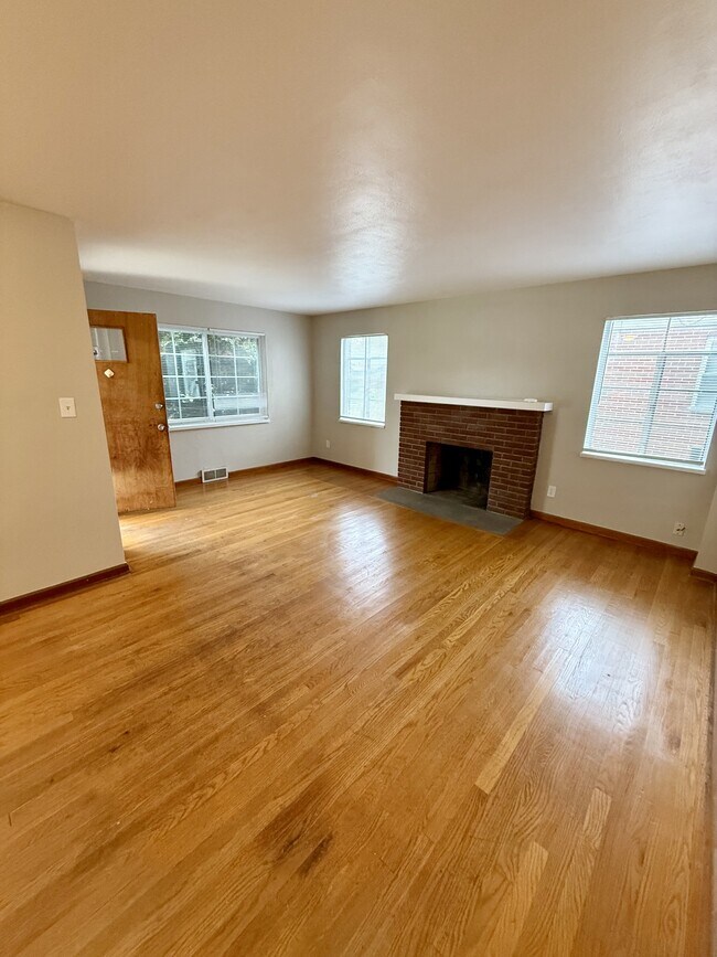 Building Photo - 4607 Channing Ln