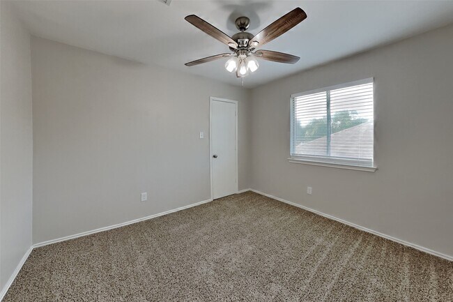 Building Photo - 1806 Usher Ct