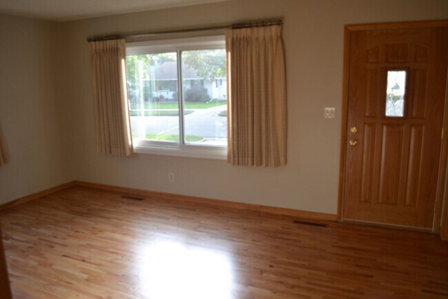 Building Photo - 3BR Home on Large Corner Lot – NW Rochester