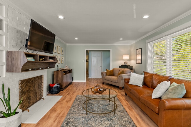 Building Photo - 2 Shannon Dr