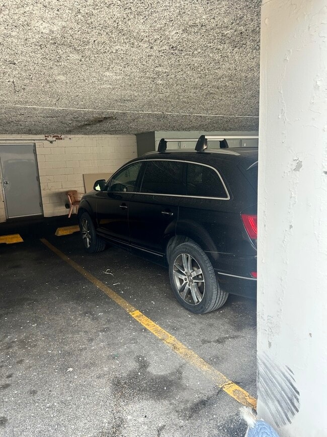 Building Photo - 677 S River Rd