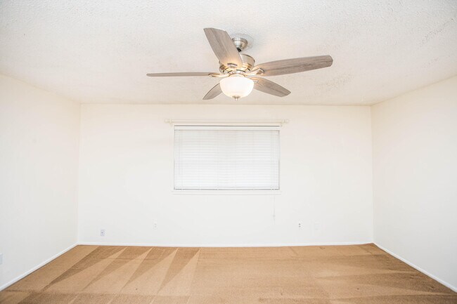 Building Photo - 1407 Elkhart Ave