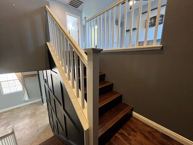 Building Photo - Stylish 3-Bedroom Home with Loft in Gated Community