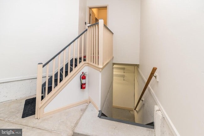 Building Photo - 5812 Hickory Hollow Ln