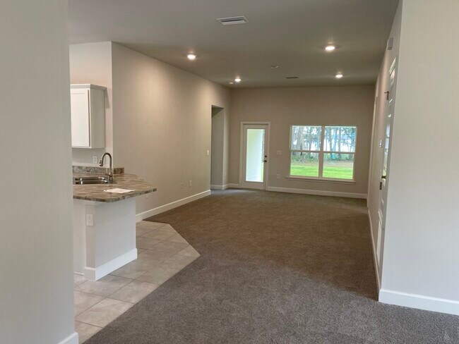 Building Photo - 207 Cherry Ave