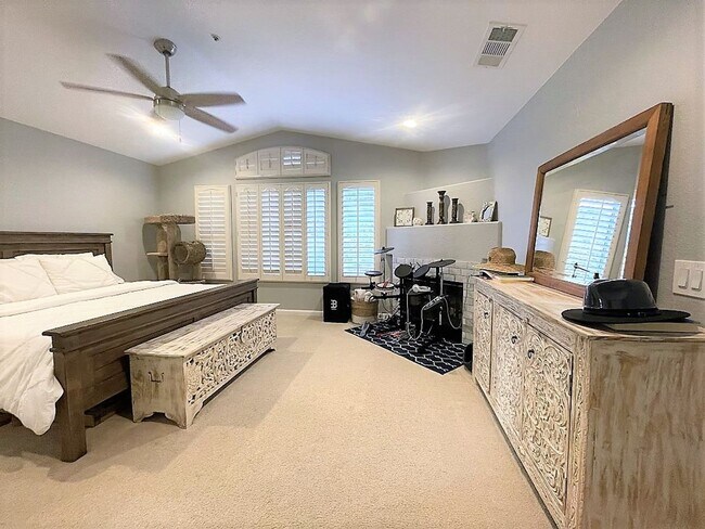 Building Photo - Beautiful Single Family home with Large Backyard