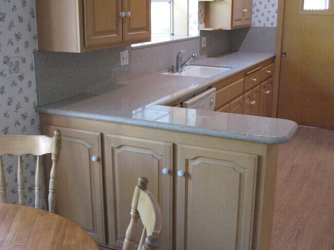 More storage space near kitchen dining room area - 3121 W Wyoming Ave