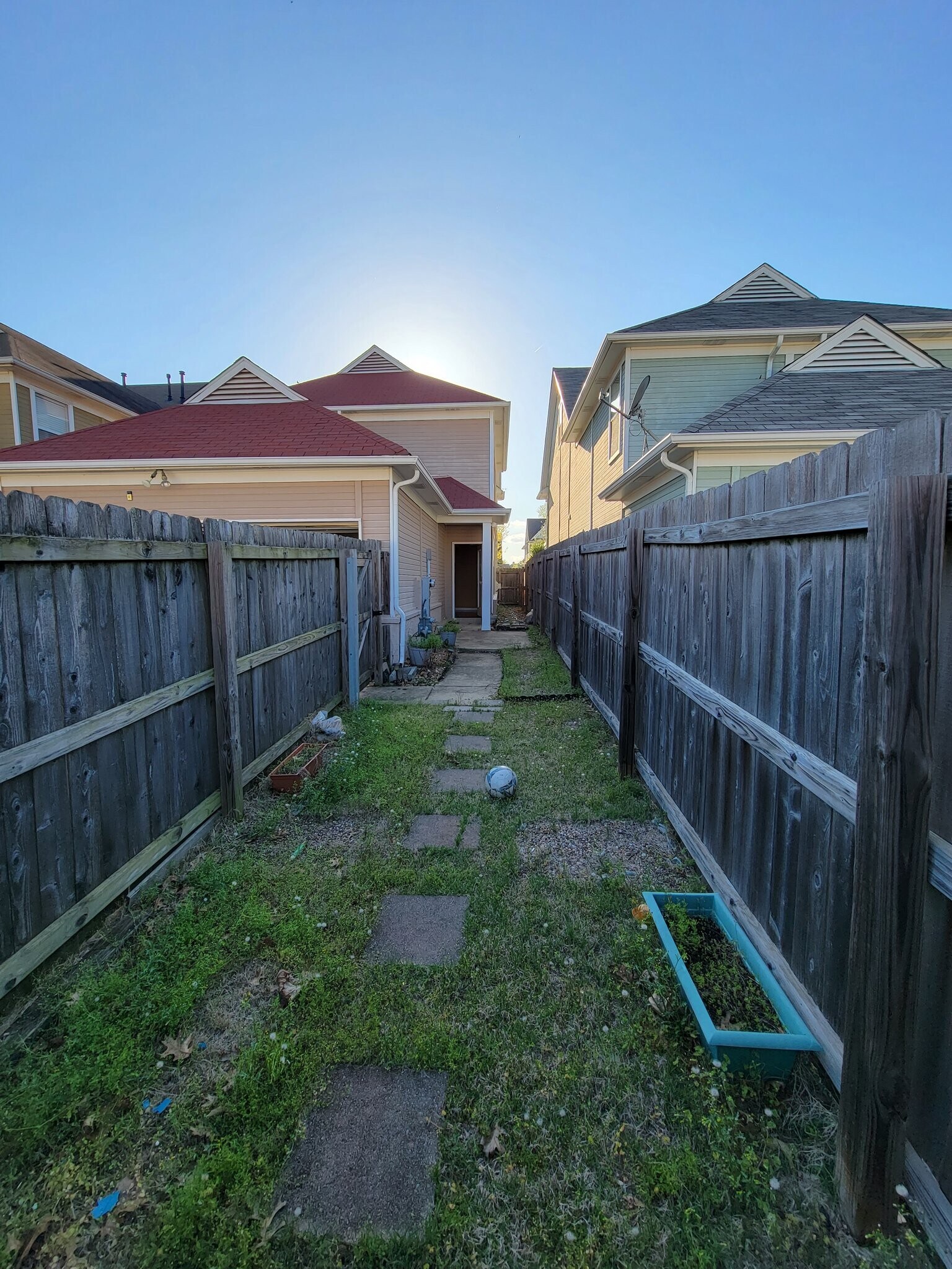 Building Photo - 1404 Island Pl E