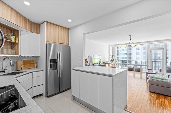 Building Photo - 1408 Brickell Bay Dr