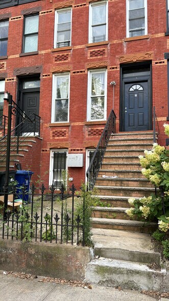 Building Photo - 72 Somers St