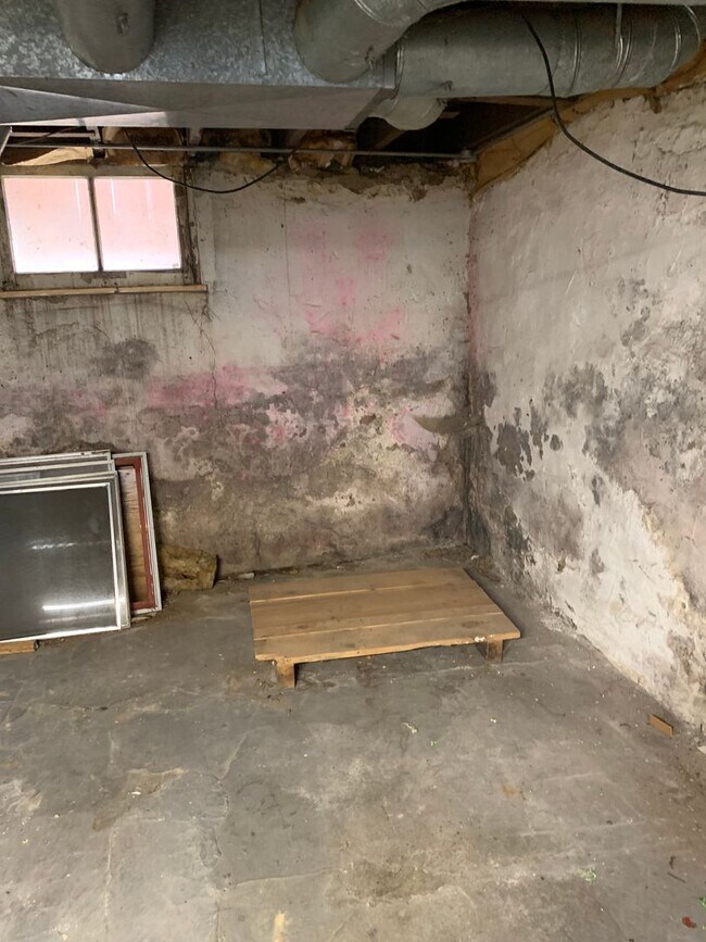 Building Photo - 418 S Orchard St