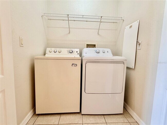 Building Photo - 819 Fairwaycove Ln