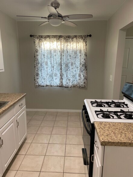 Building Photo - 3918 Christina Rd