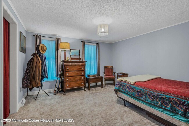 Building Photo - 37 Freehold Rd