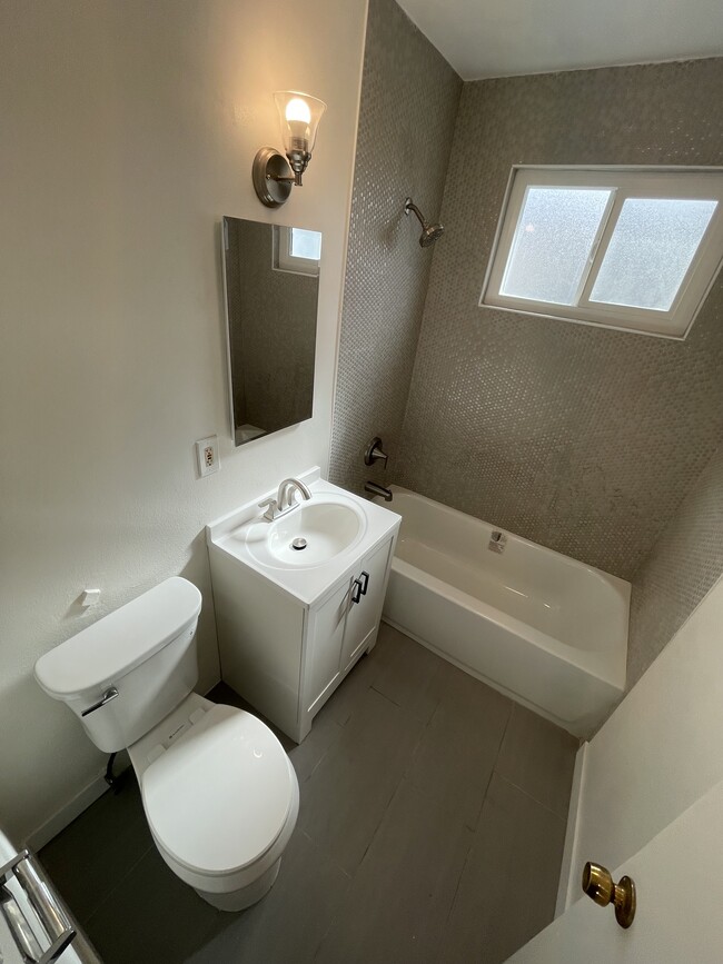 Primary Photo - 12514 Broadway Ave