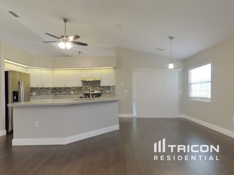 Building Photo - 3598 N Biscayne Dr