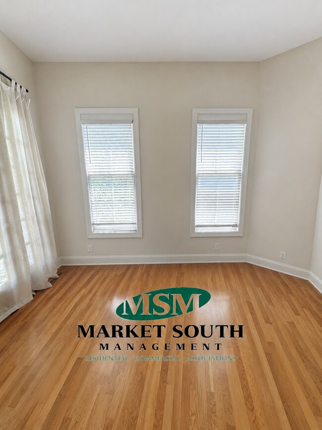 Building Photo - SPACIOUS 2 STORY TOWNHOME ON HENRY ST. AVAILABLE AUGUST 15th