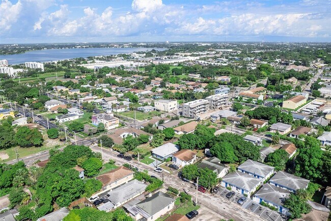 Building Photo - 901 20th St
