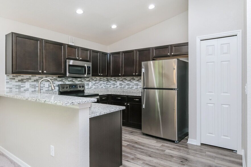 Building Photo - 8006 Brookeshire Dr