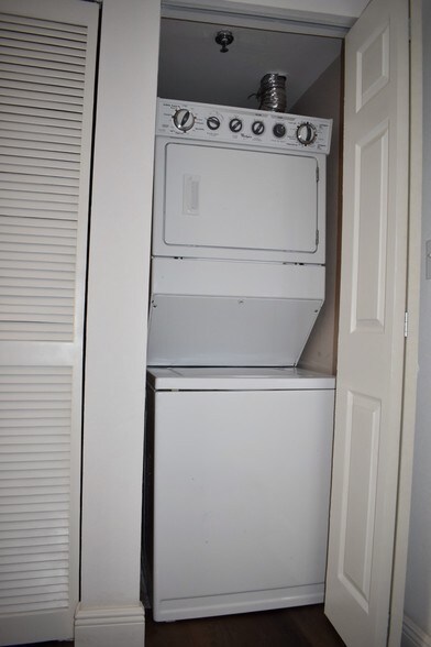 Building Photo - 55 E 4th St