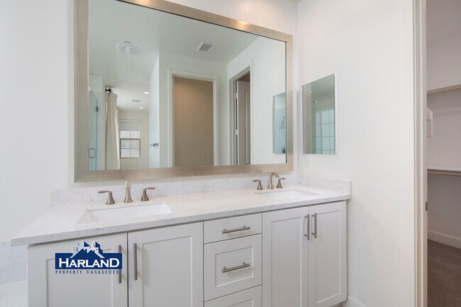 Building Photo - 3024 Estero Rd