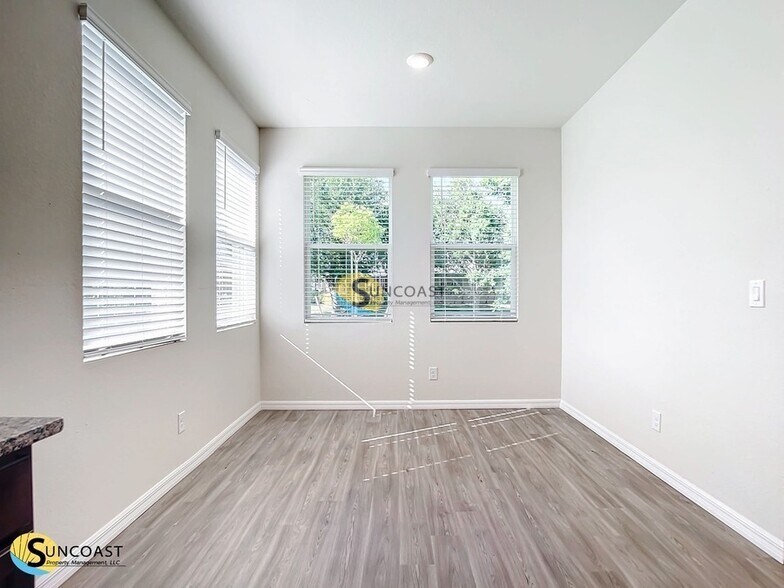 Building Photo - 585 Marion Oaks Pass