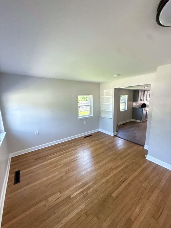 Building Photo - 962 Whitethorne Ave