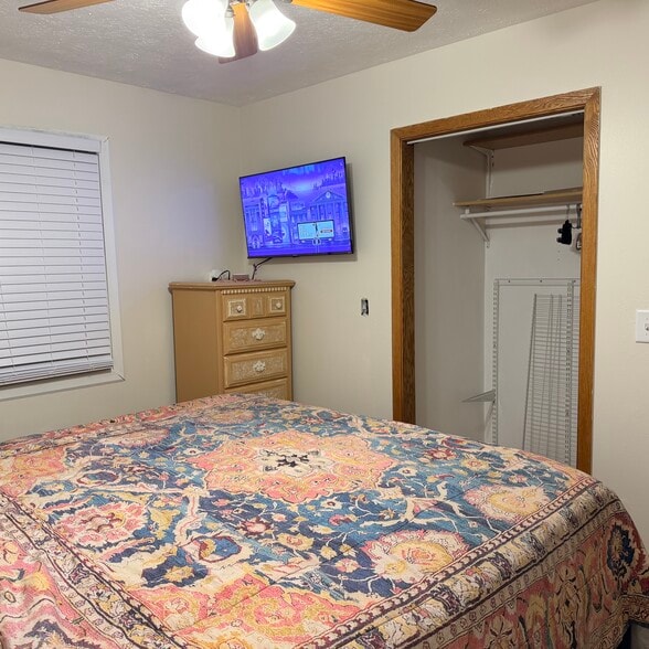 Building Photo - 821 Melbourne St